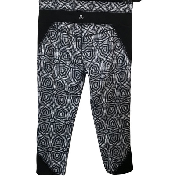 Athleta Black White Chaturanga Capri size Medium - Picture 2 of 8